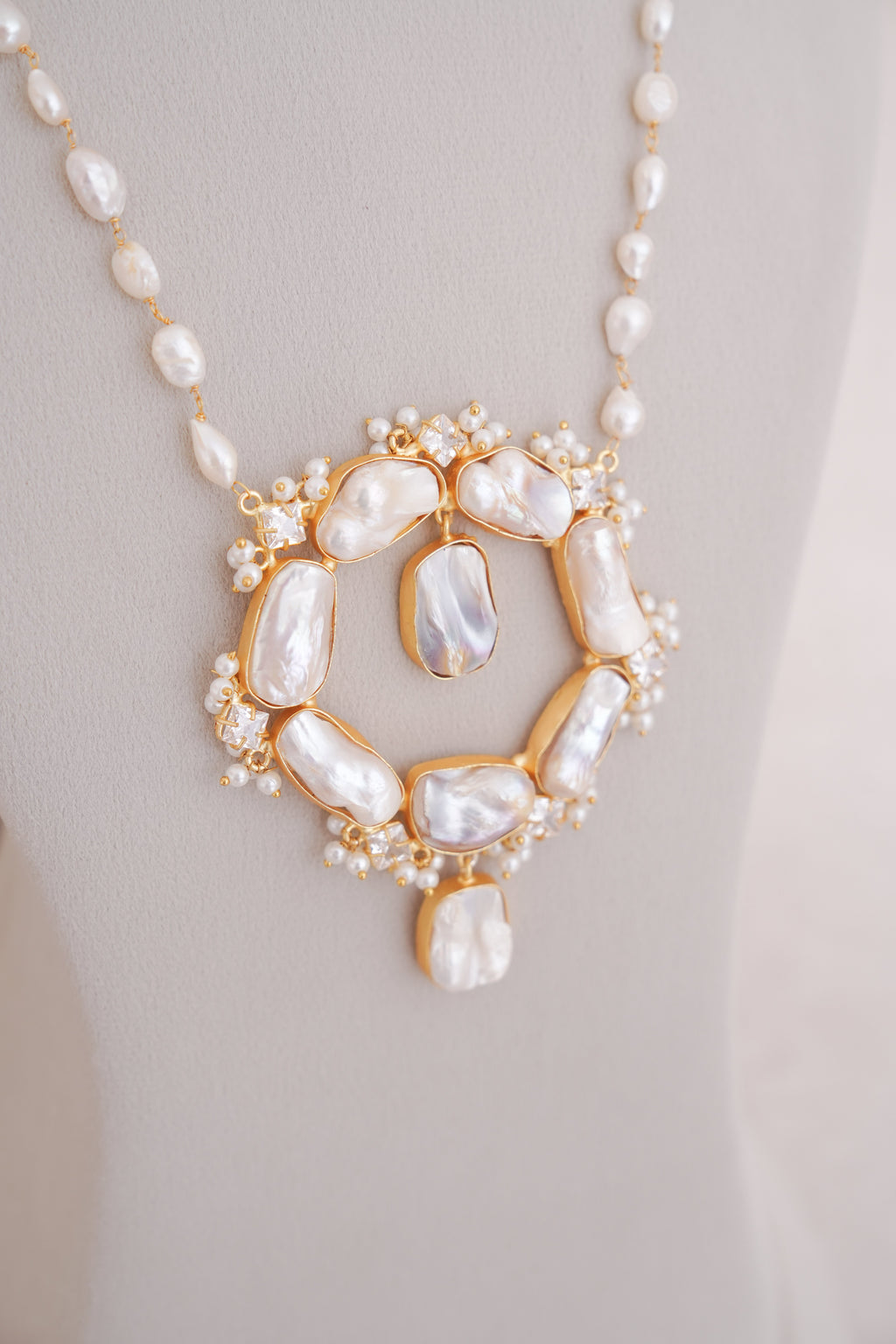 Luminous Circle Freshwater Pearl & Baroque Pearl Pendant Necklace Set