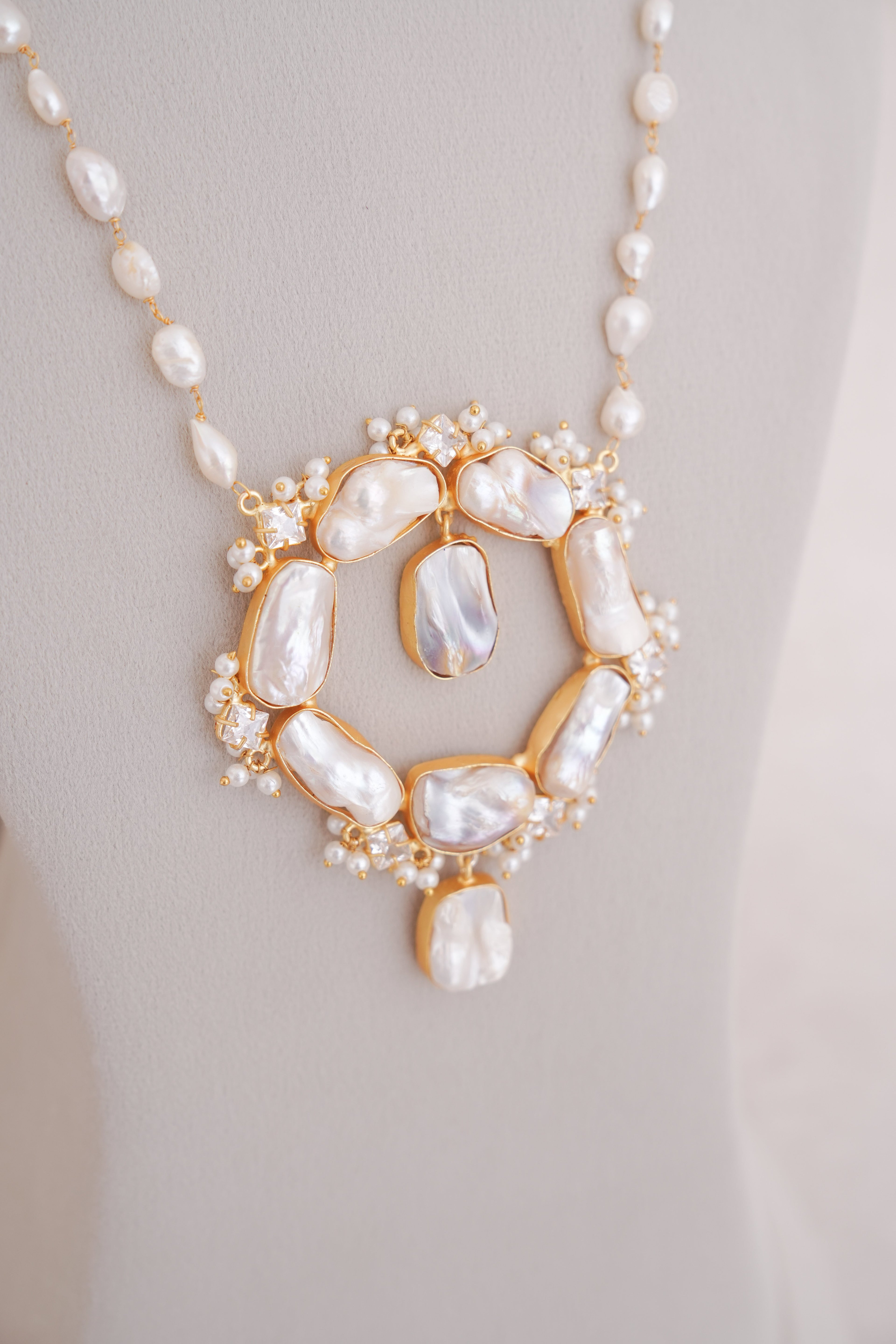 Luminous Circle Freshwater Pearl & Baroque Pearl Pendant Necklace Set