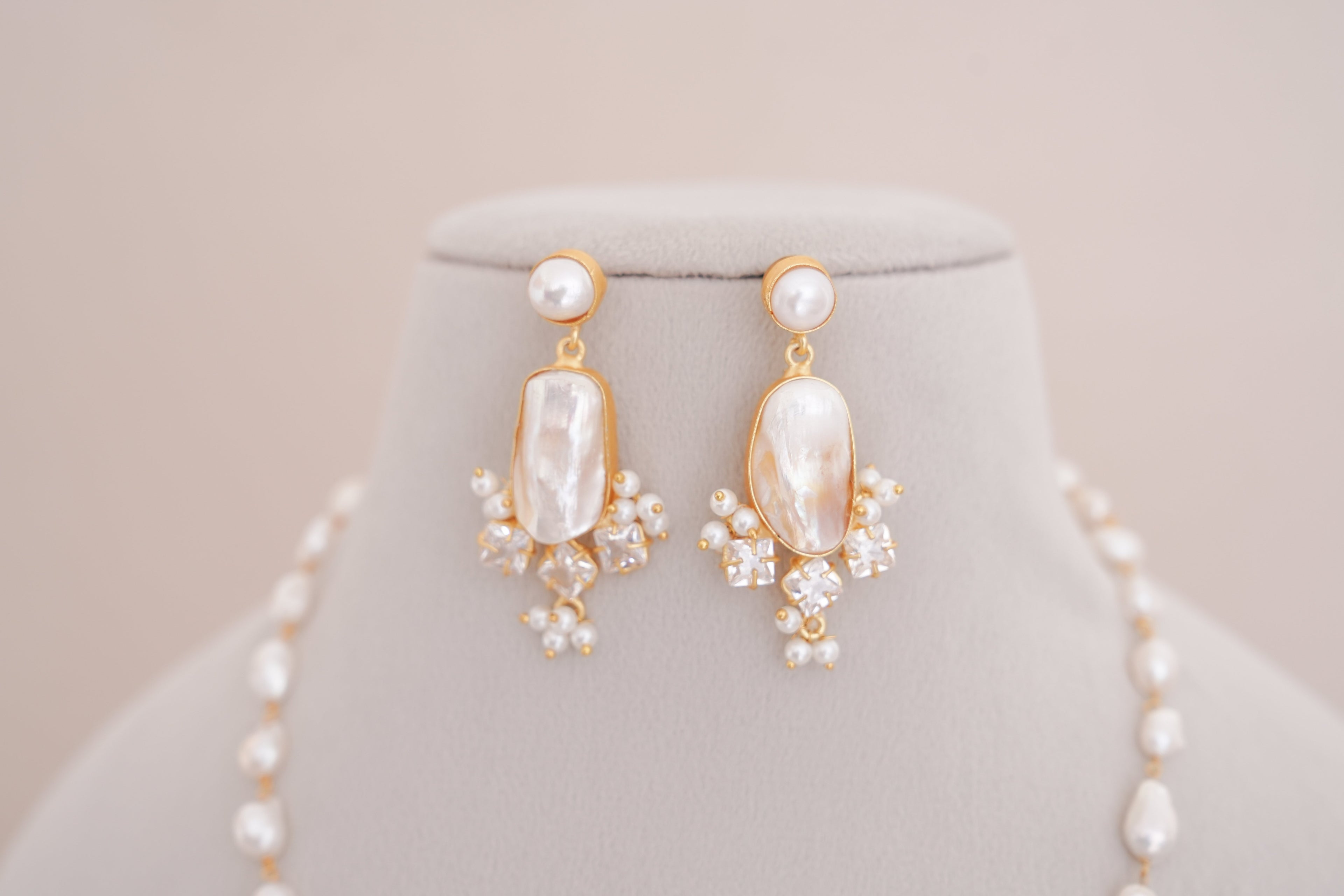 Luminous Circle Freshwater Pearl & Baroque Pearl Pendant Necklace Set