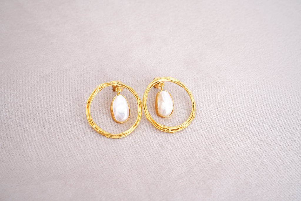 Lunar Pearl Circle Set
