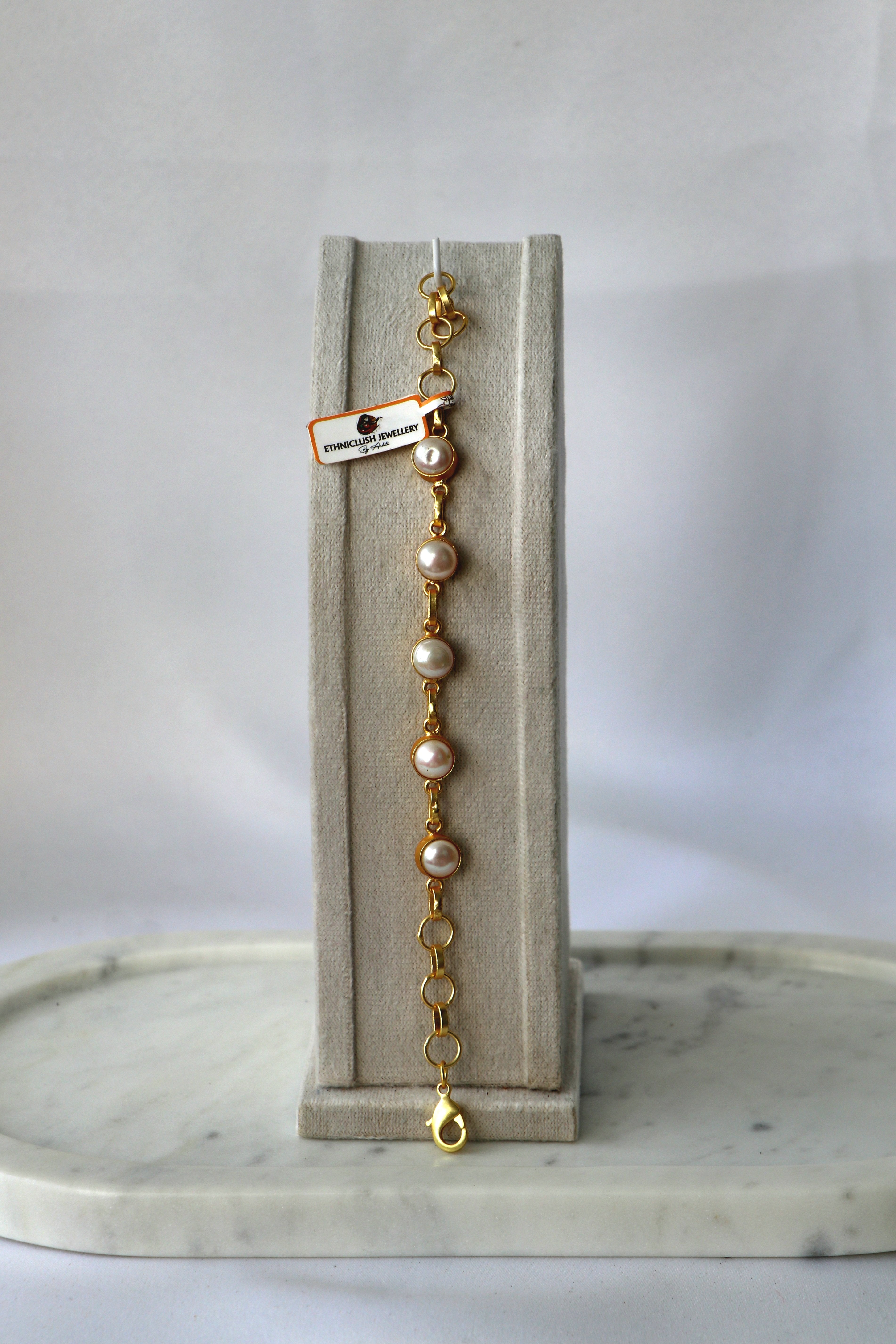 Lustrous Pearl Sequence Bracelet