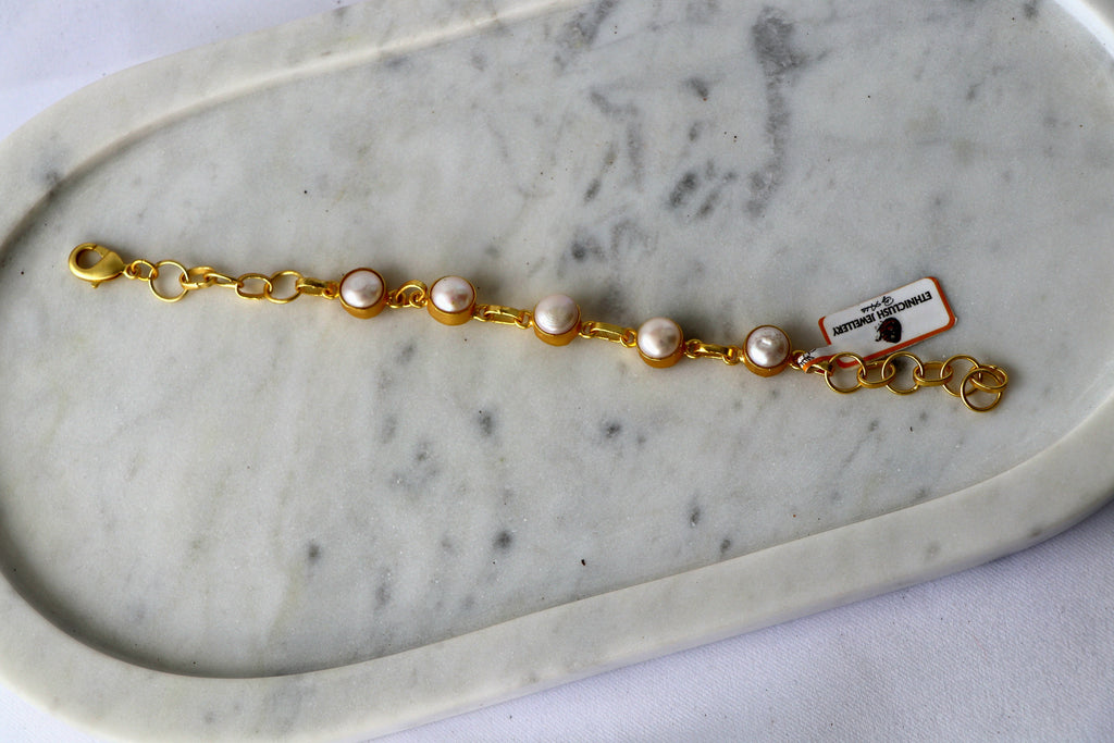 Lustrous Pearl Sequence Bracelet