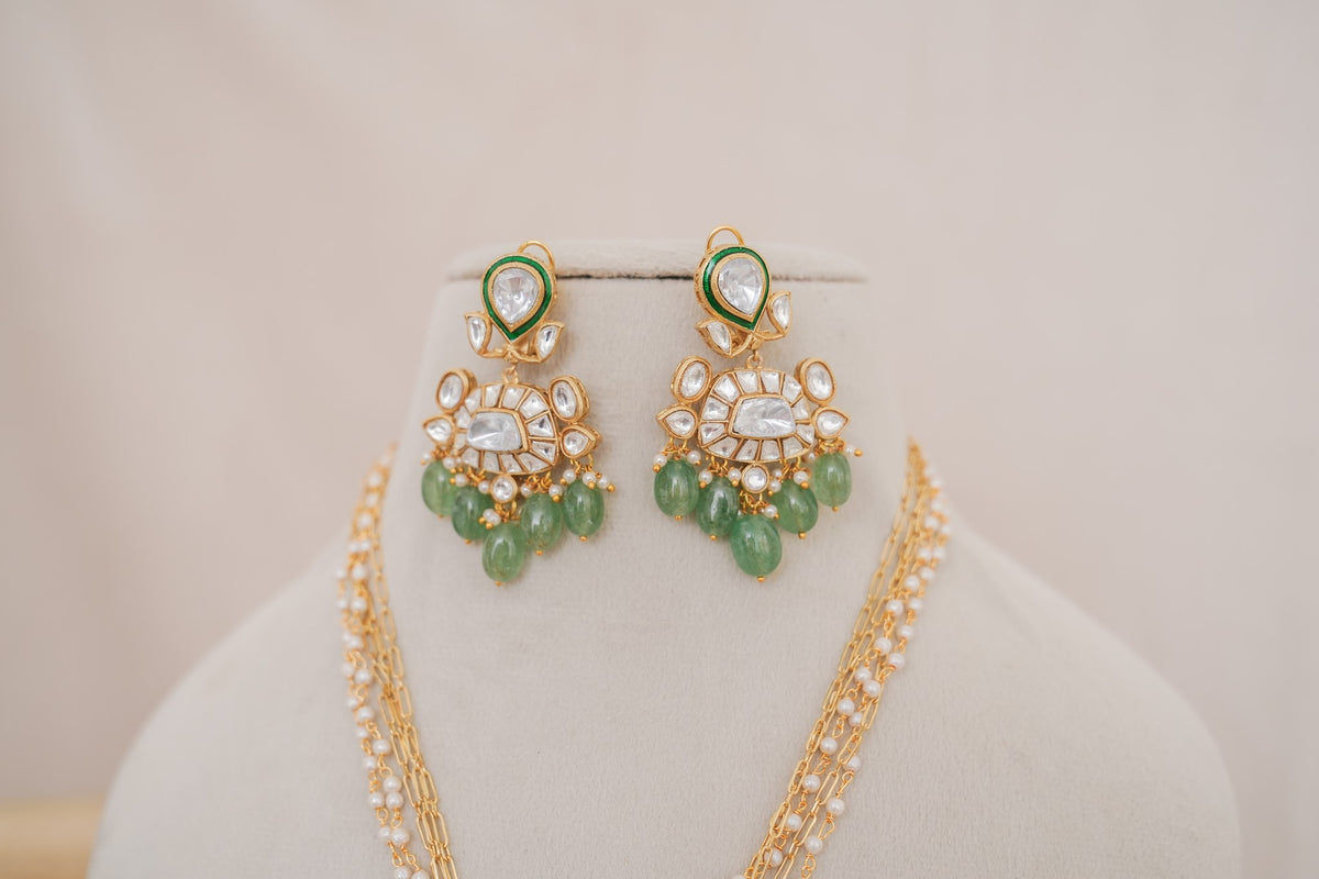 Kundan Cameo Bird Pendant Necklace Set detail