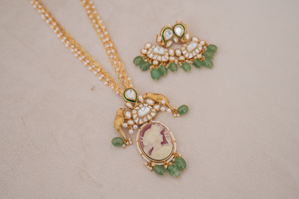 Kundan Cameo Bird Pendant Necklace Set detail