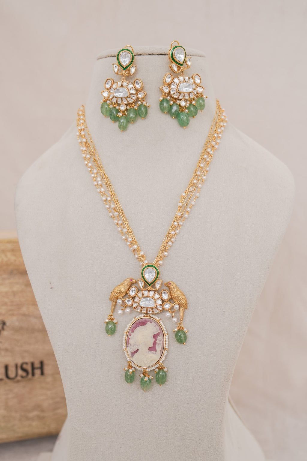 Kundan Cameo Bird Pendant Necklace Set