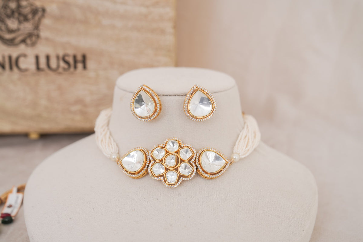 Emerald Kundan Floral Choker Set detail