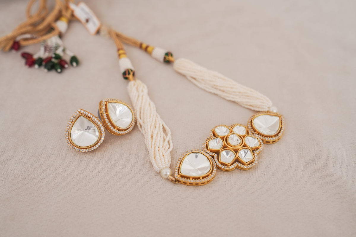 Emerald Kundan Floral Choker Set detail