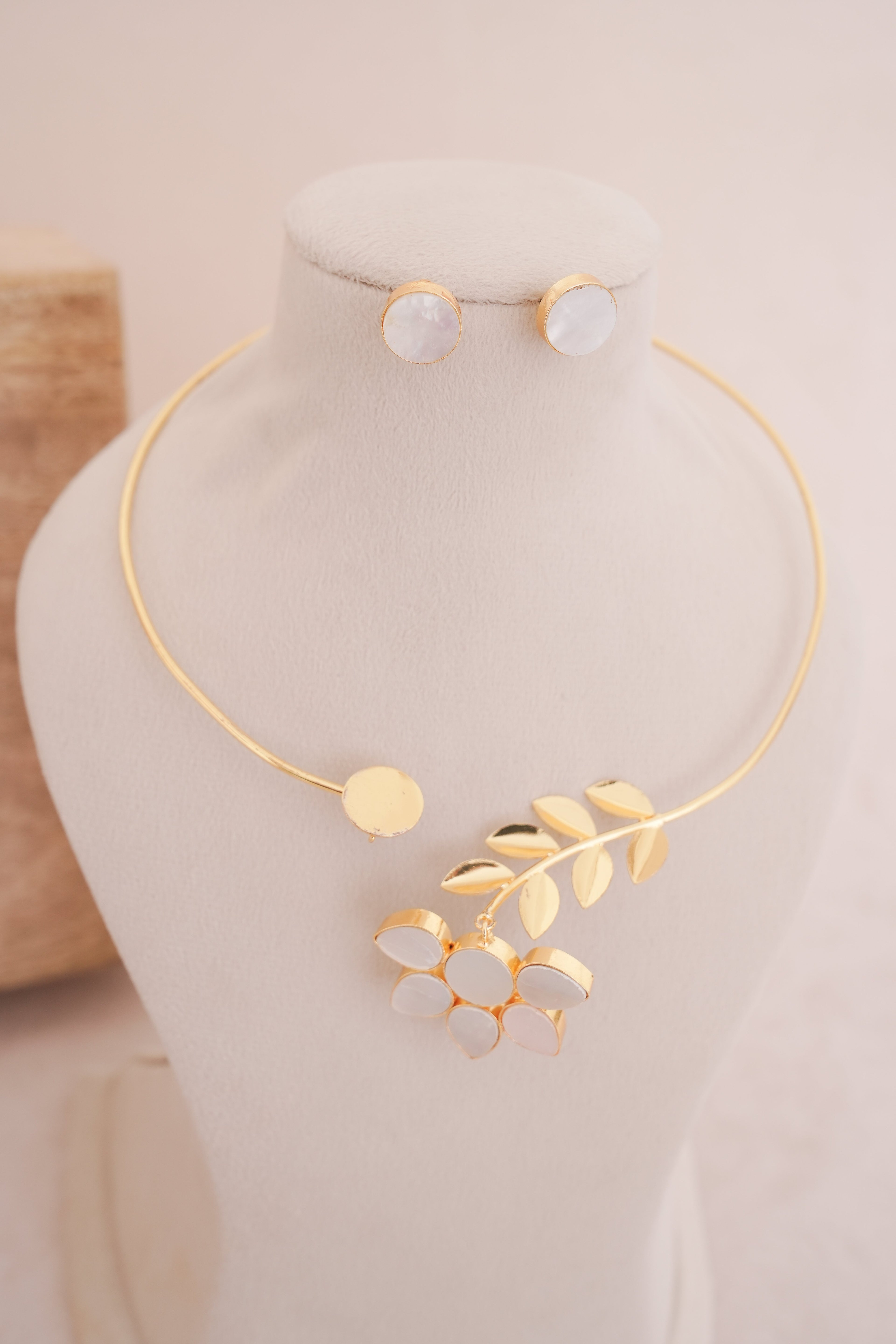 Moon Bloom Mother of Pearl front opening Hasli Necklace Set