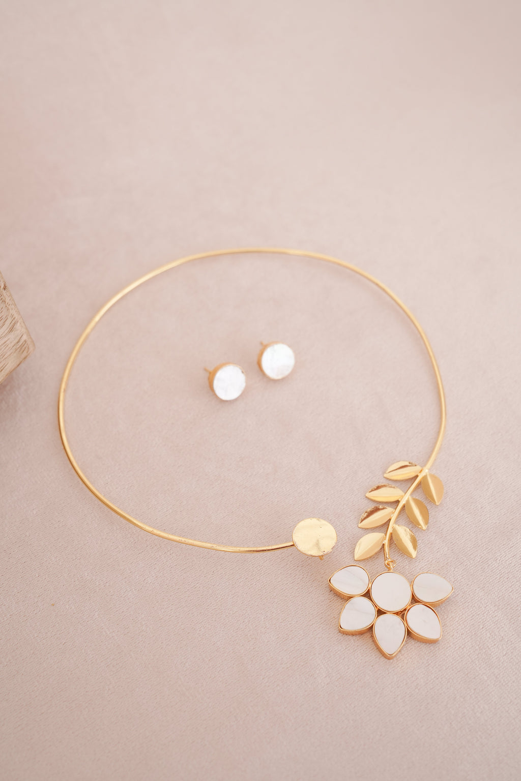 Moon Bloom Mother of Pearl front opening Hasli Necklace Set
