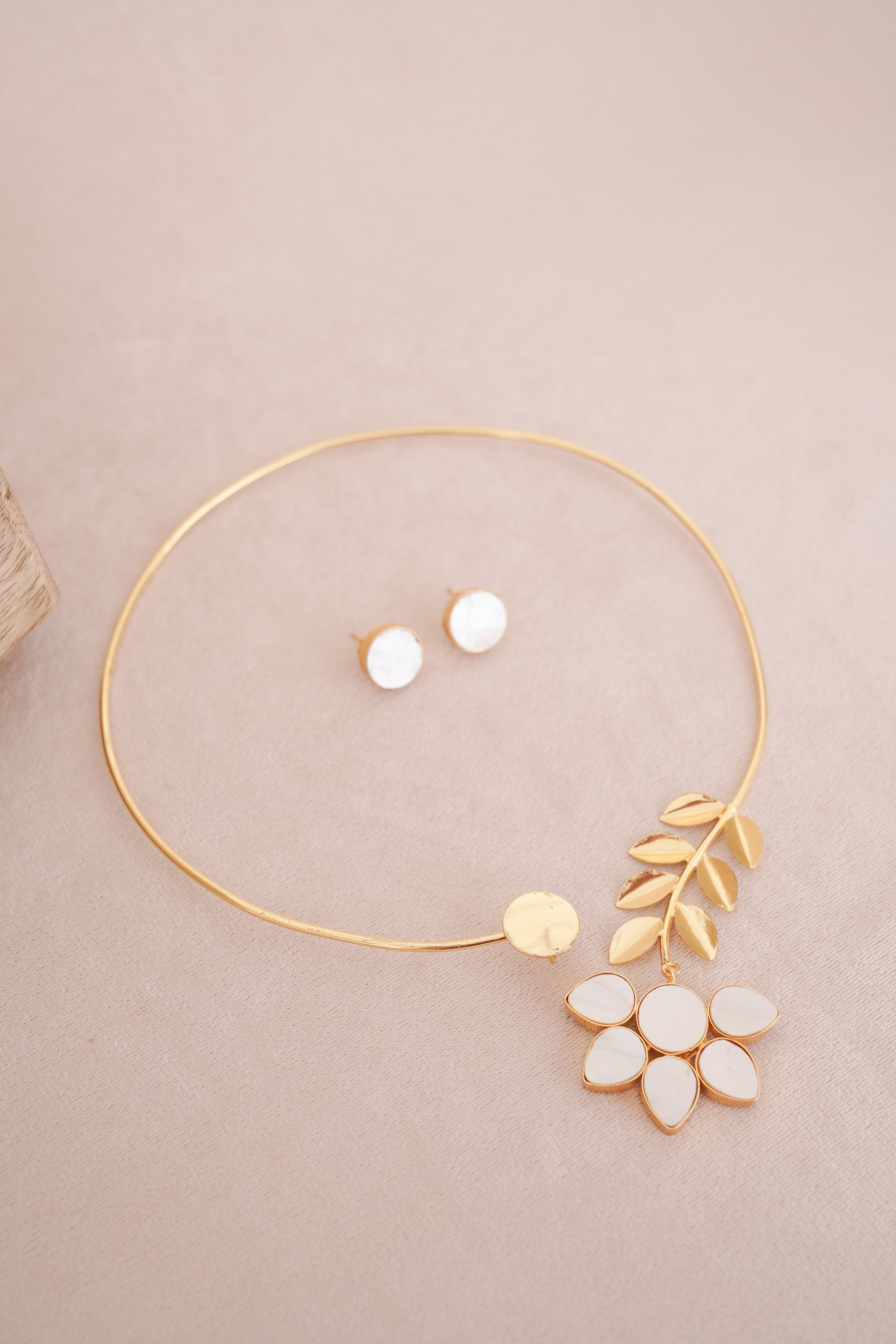 Moon Bloom Mother of Pearl front opening Hasli Necklace Set