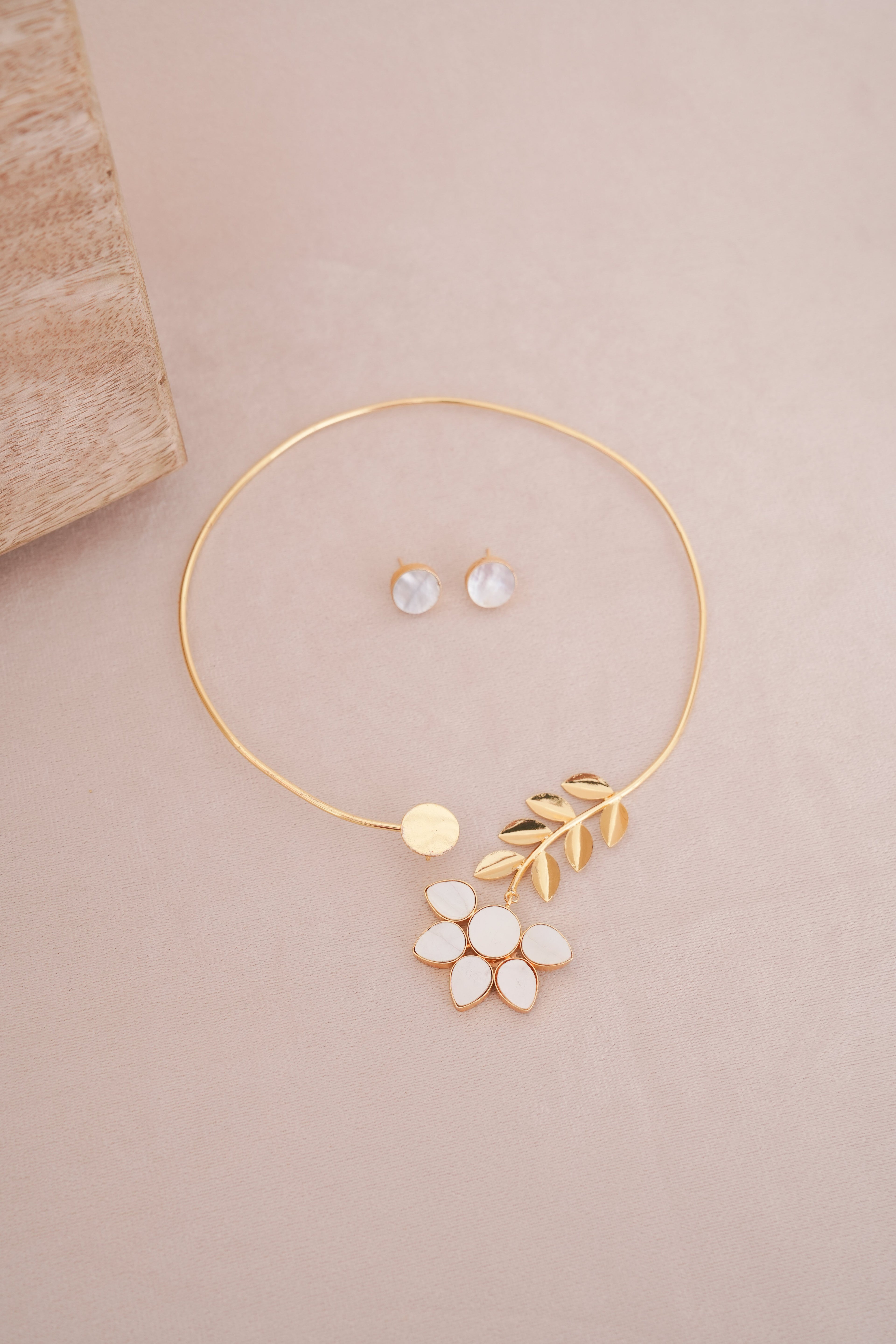 Moon Bloom Mother of Pearl front opening Hasli Necklace Set