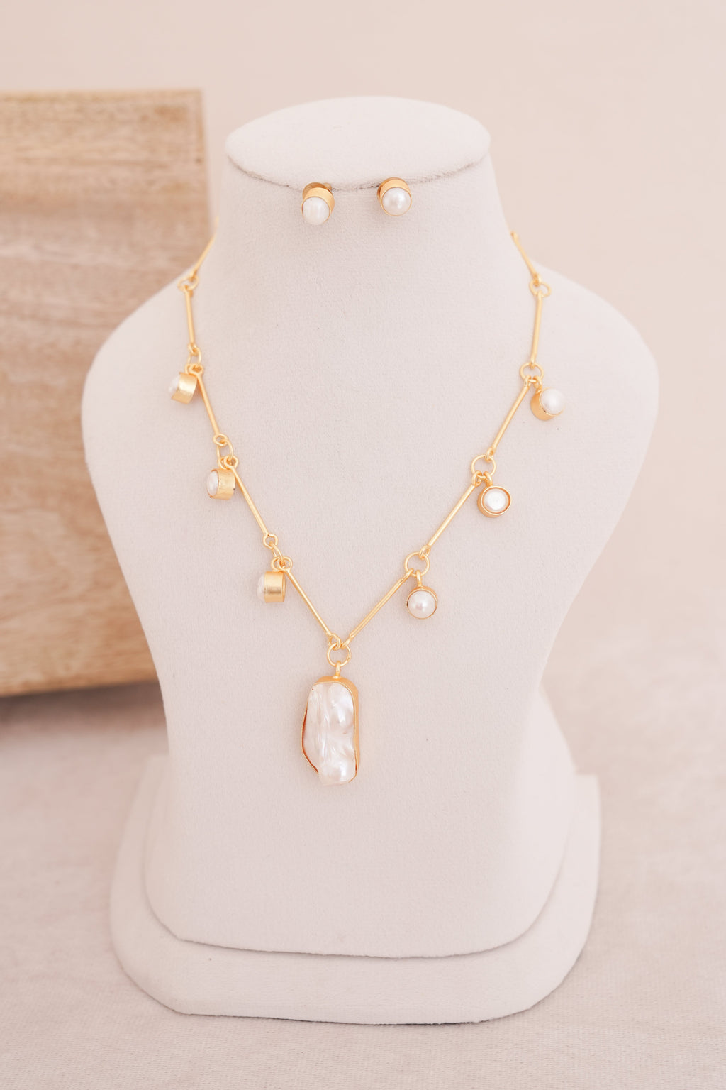 Contemporary Mother of Pearl Station Necklace Set