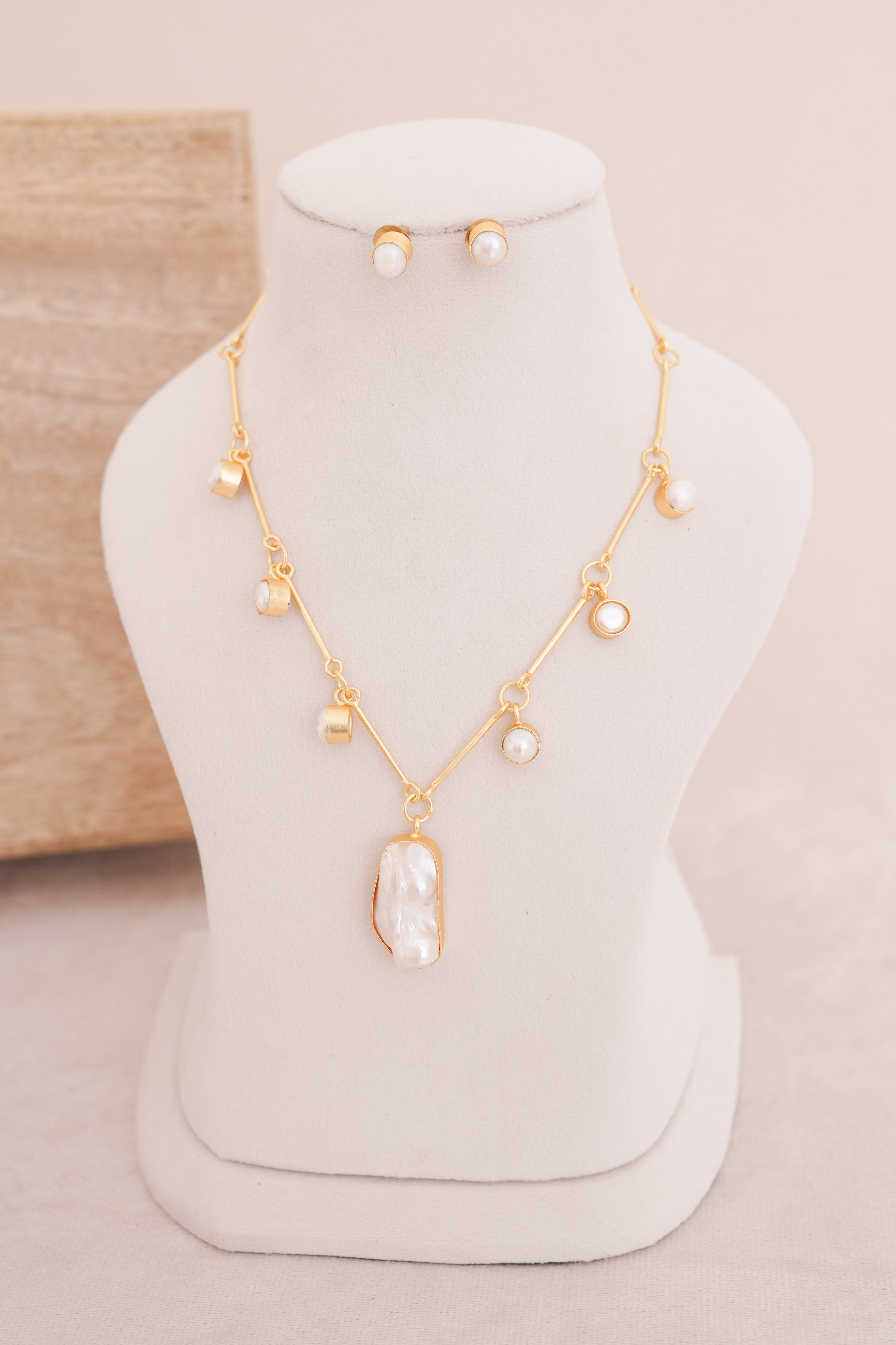 Contemporary Mother of Pearl Station Necklace Set