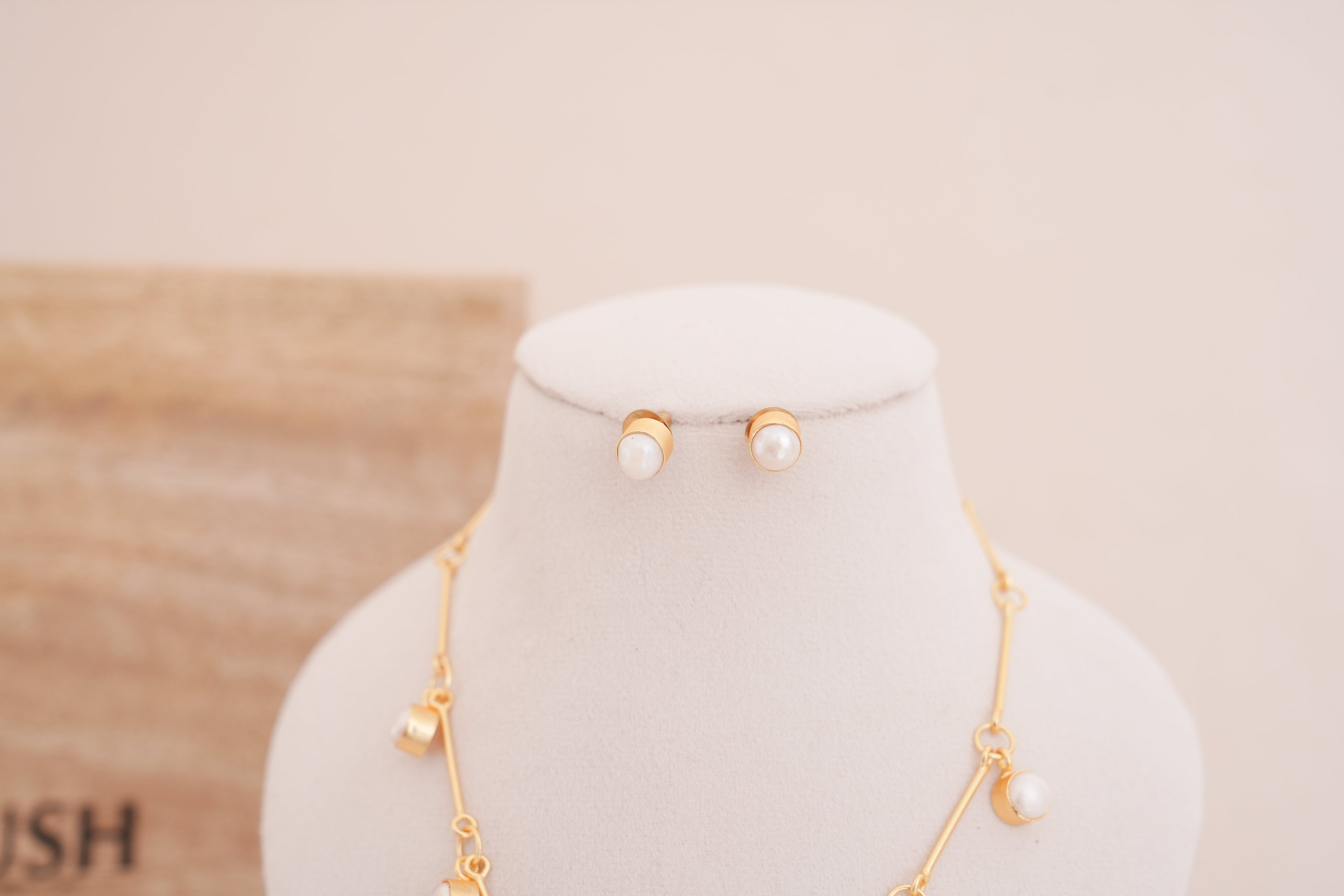 Contemporary Mother of Pearl Station Necklace Set