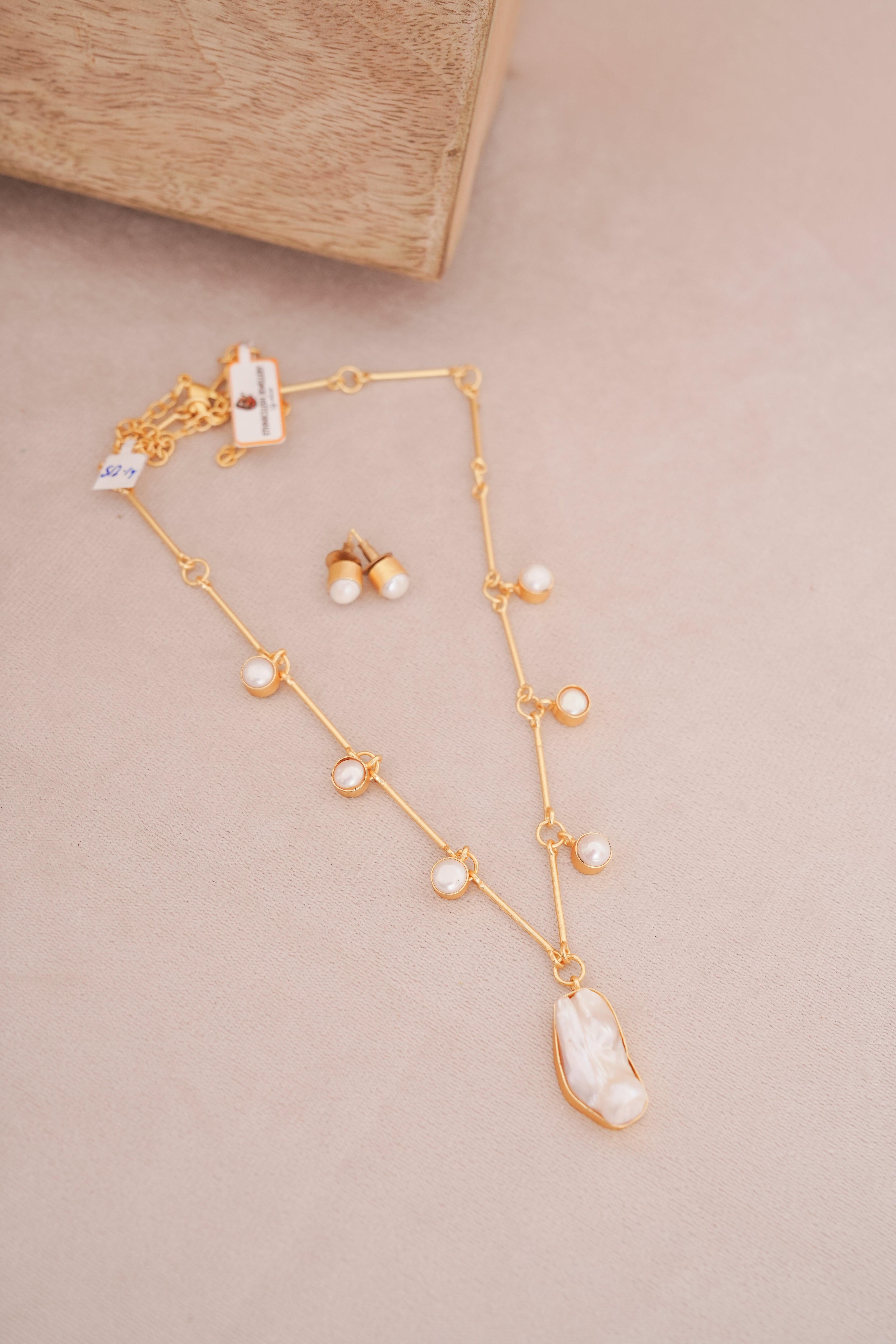 Contemporary Mother of Pearl Station Necklace Set