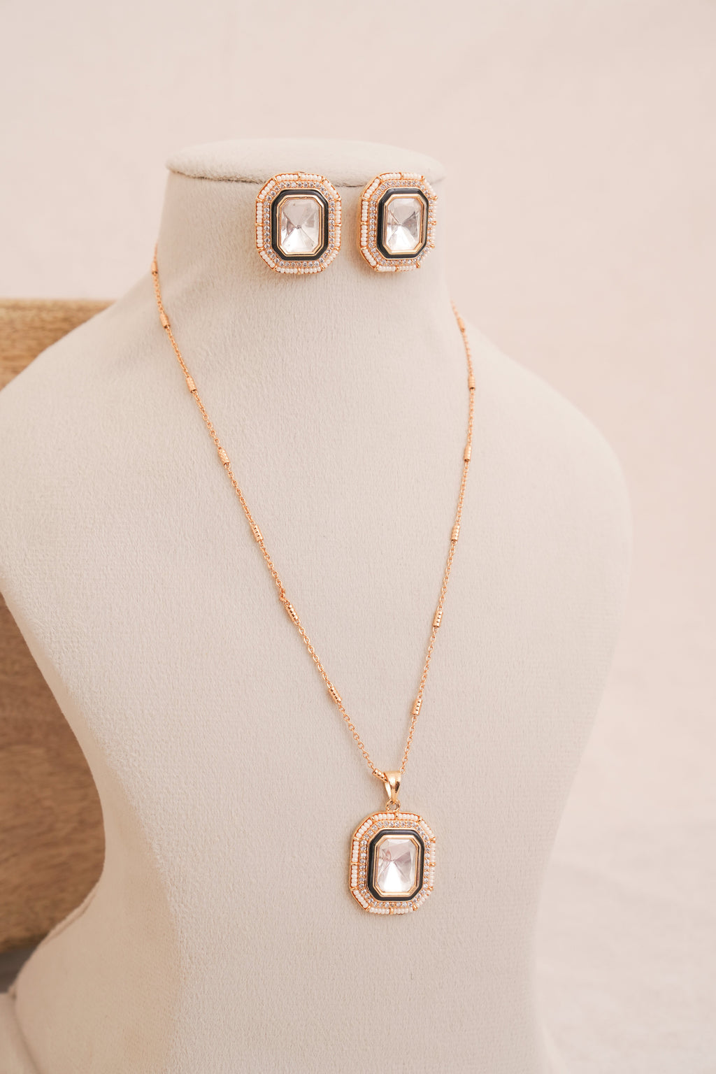 Polki Halo Black Pendant & Stud Set