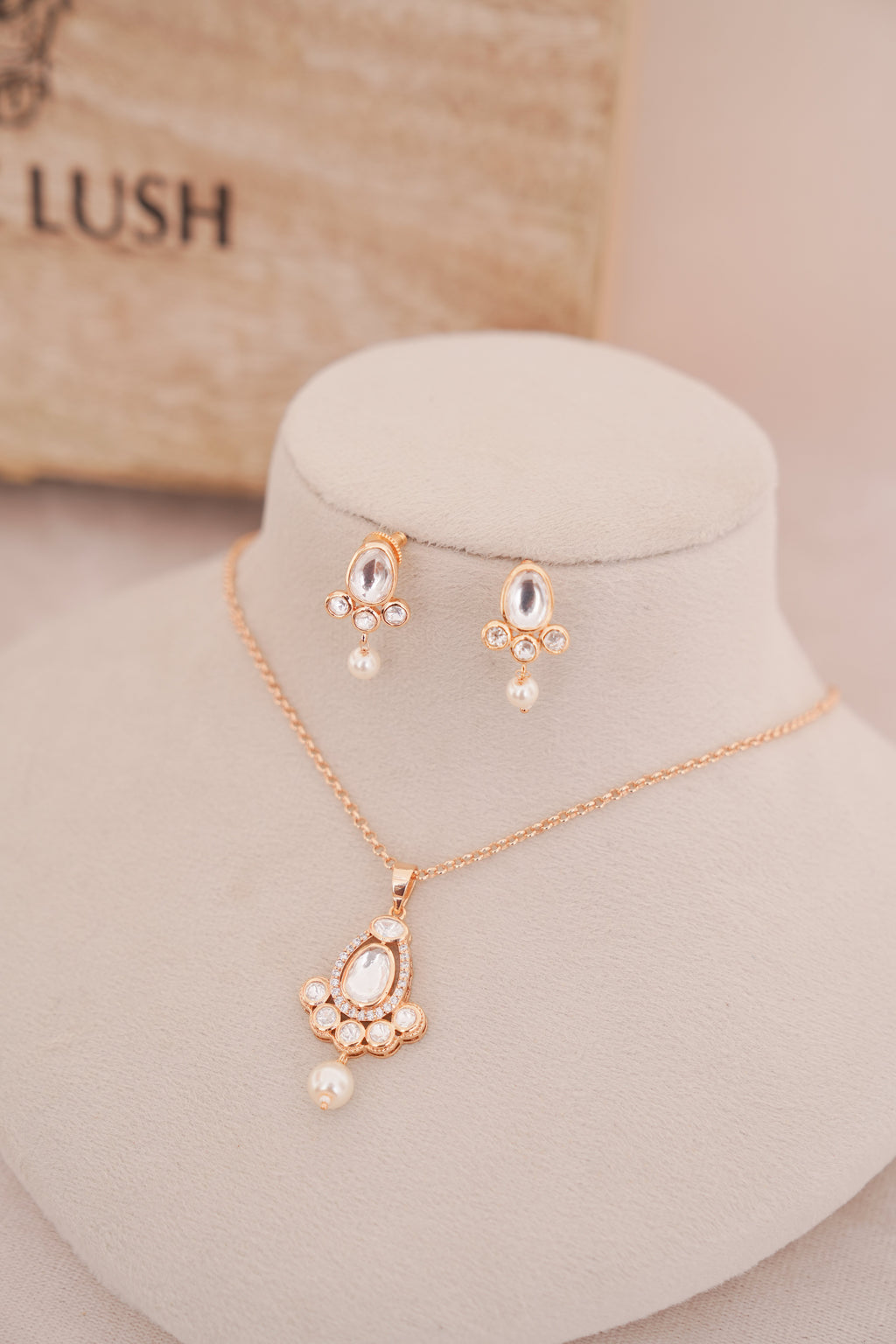 Regal Minimal Kundan Pendant Necklace with Earrings