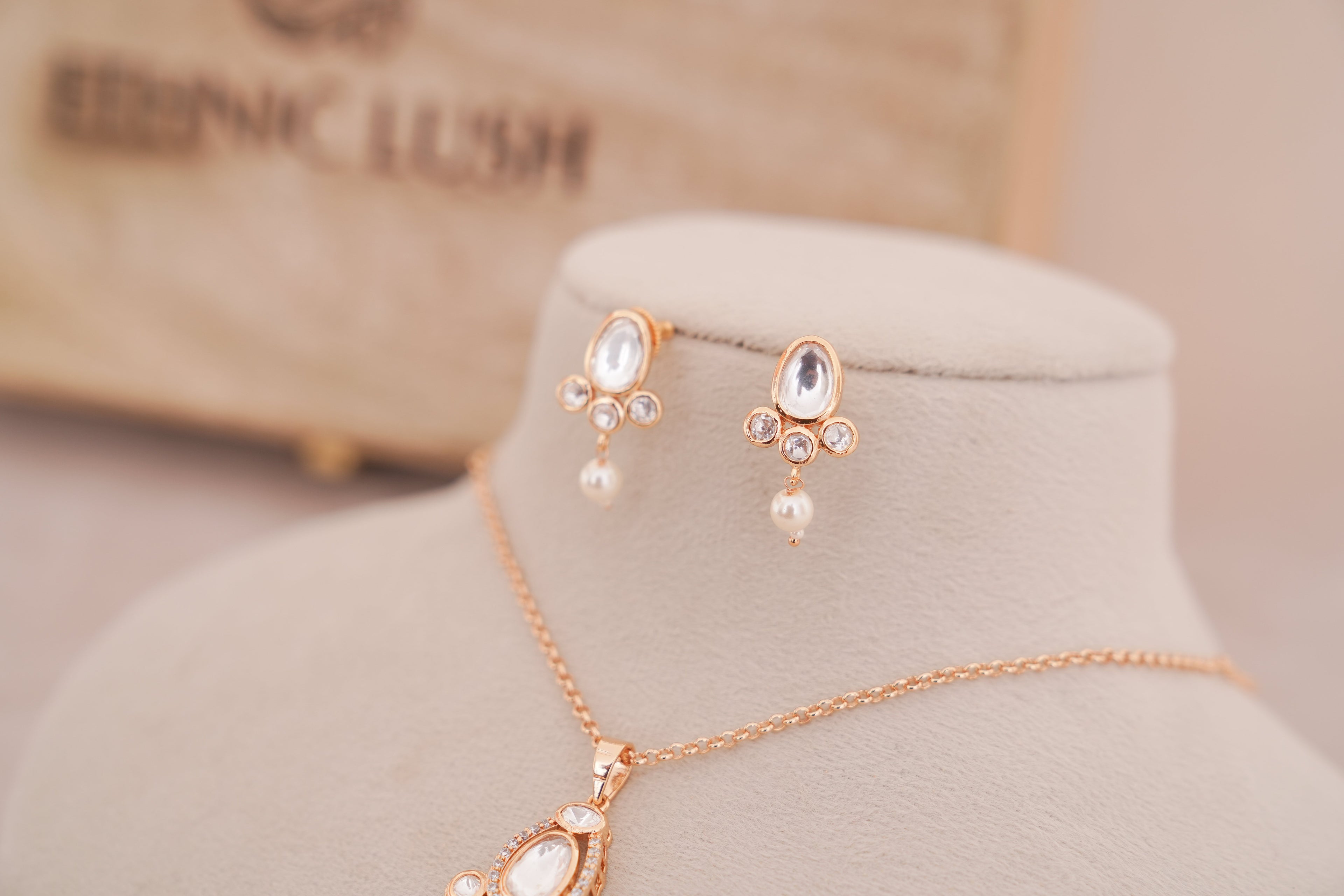 Regal Minimal Kundan Pendant Necklace with Earrings