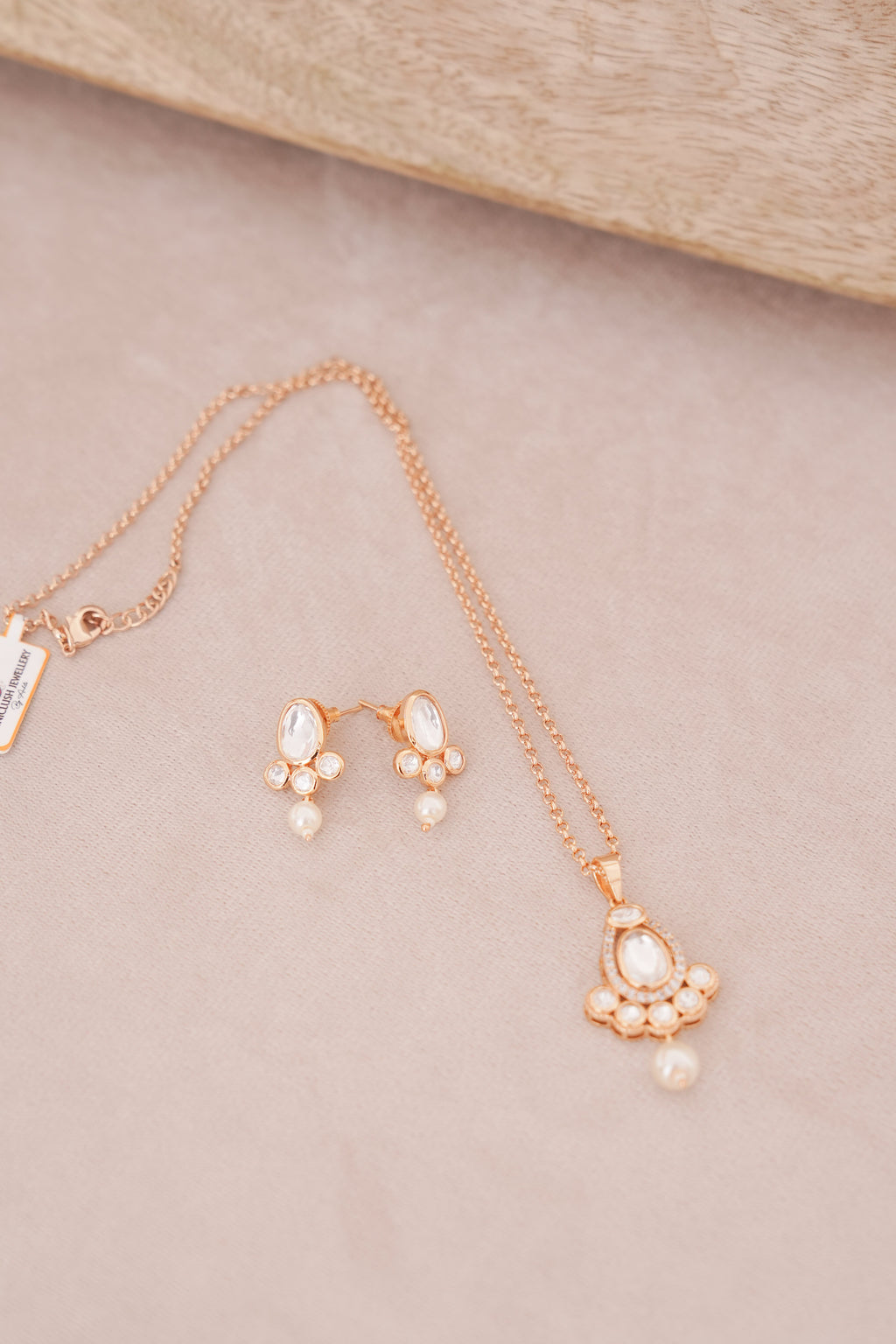 Regal Minimal Kundan Pendant Necklace with Earrings