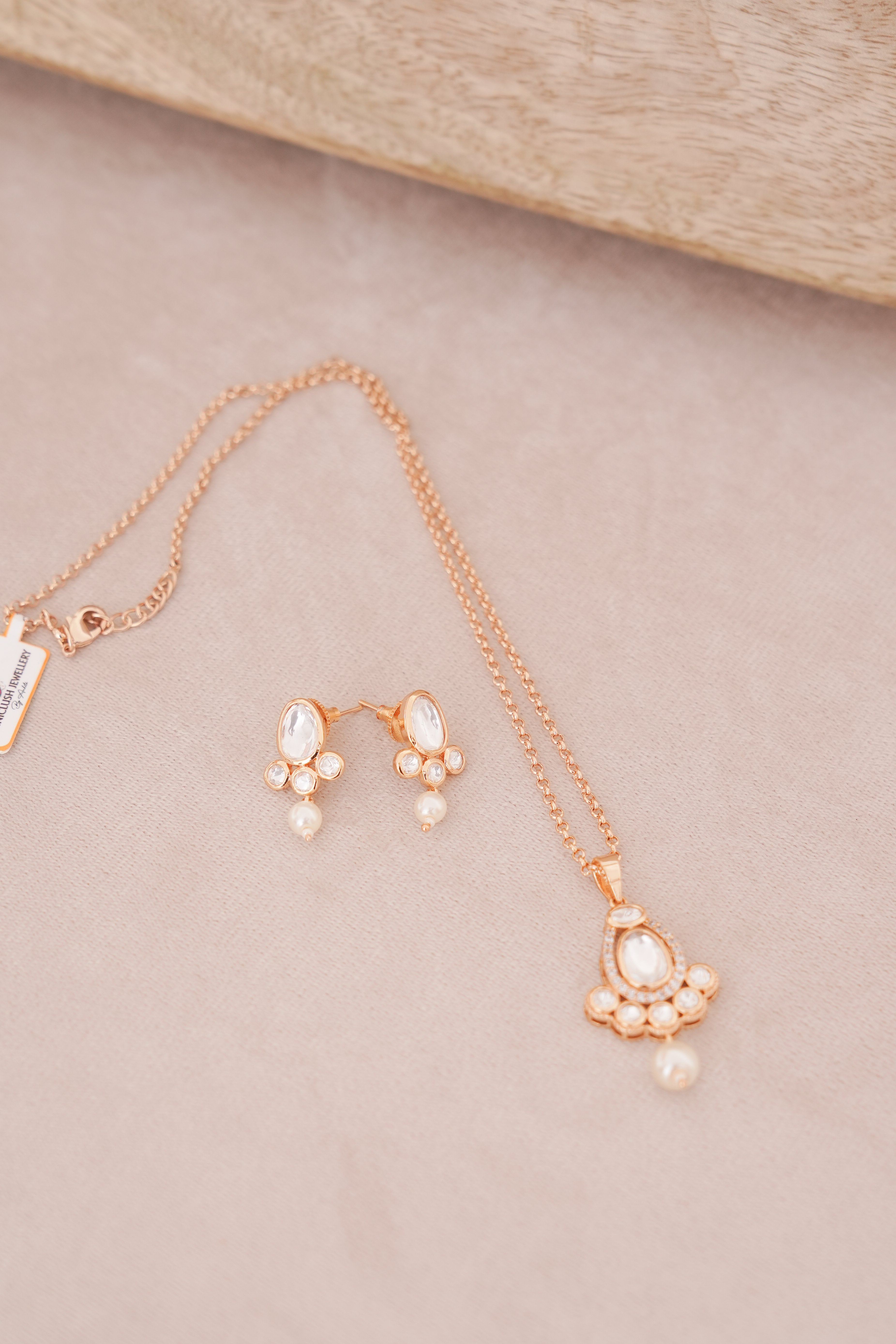 Regal Minimal Kundan Pendant Necklace with Earrings