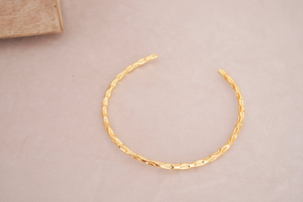 River Current Textured Gold Polish Hasli Necklace