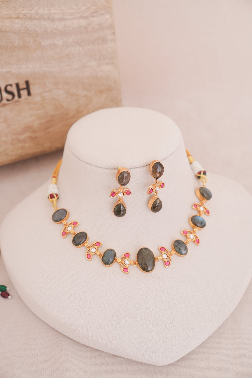 Natural Labrodrite Gemstone & Kundan Floral Necklace Set