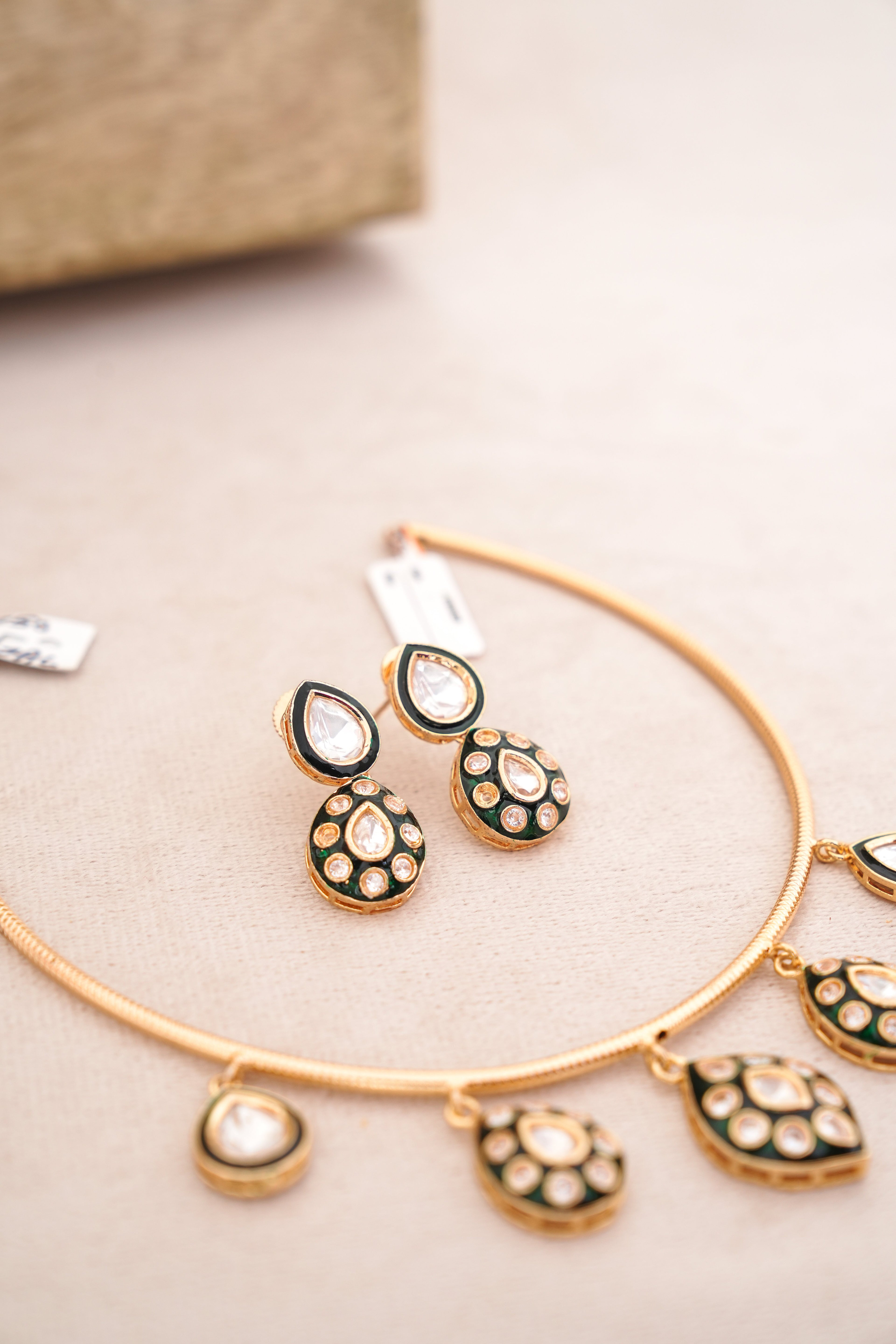 Enamel Hasli Choker