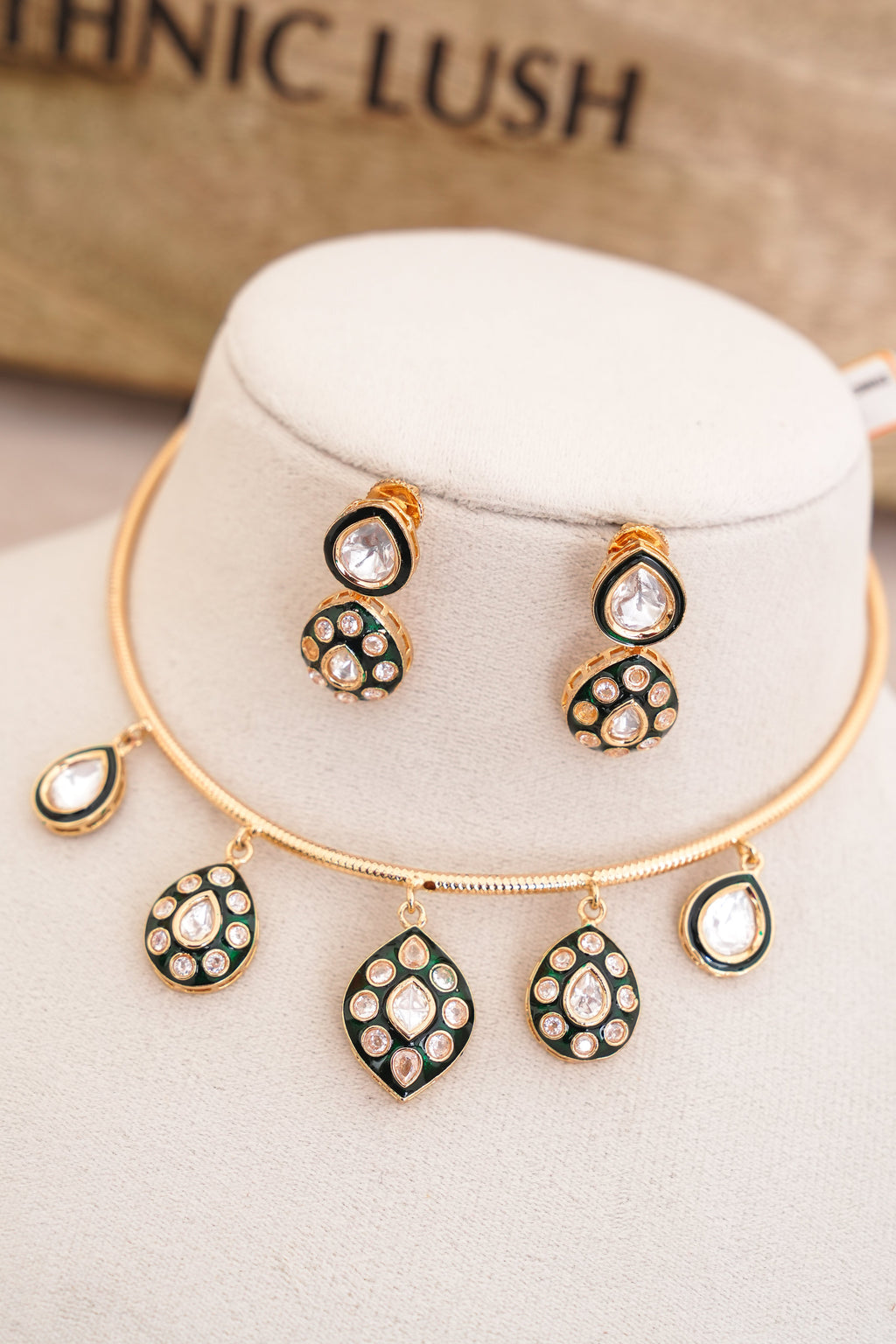 Enamel Hasli Choker