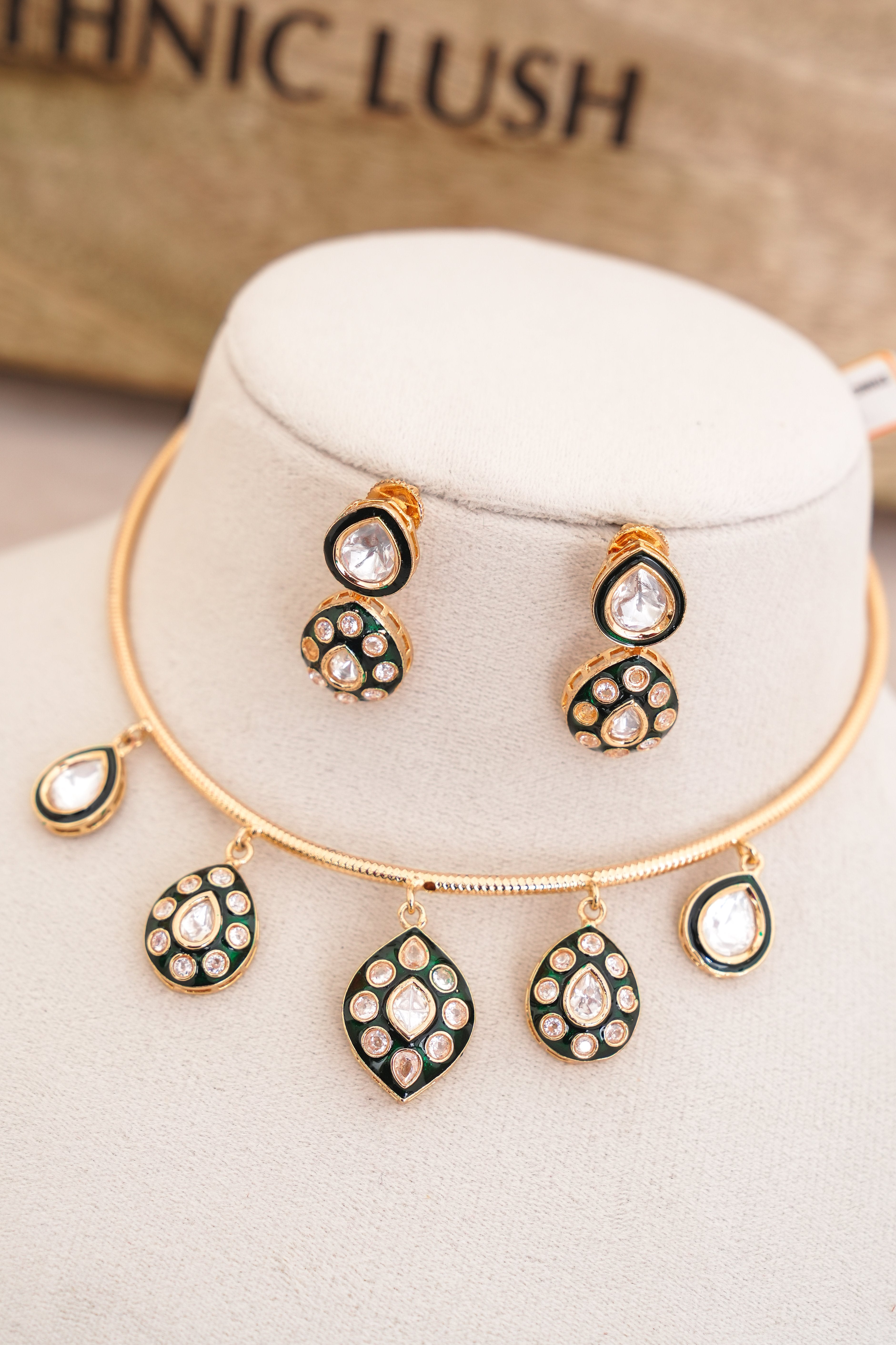 Enamel Hasli Choker