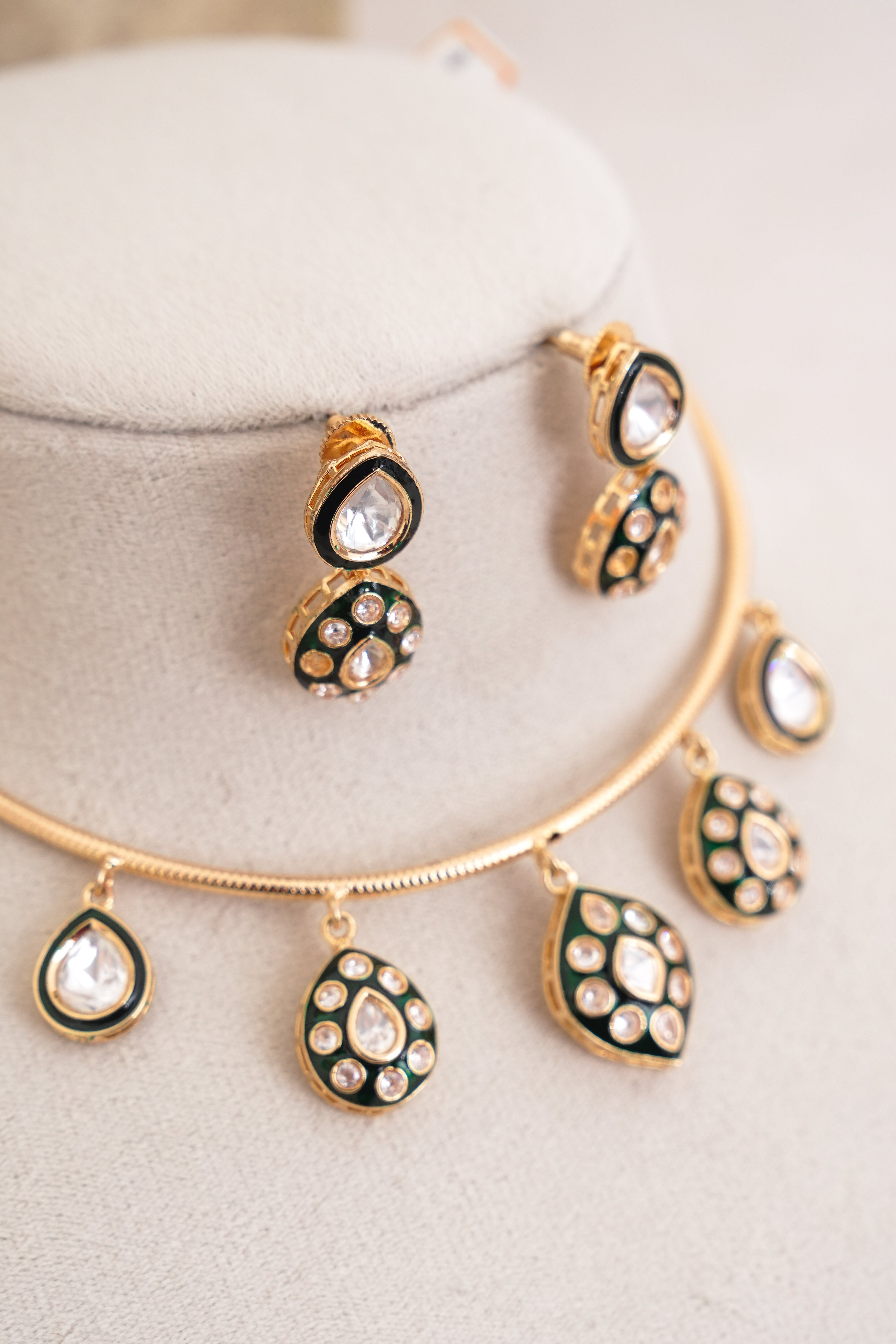 Enamel Hasli Choker