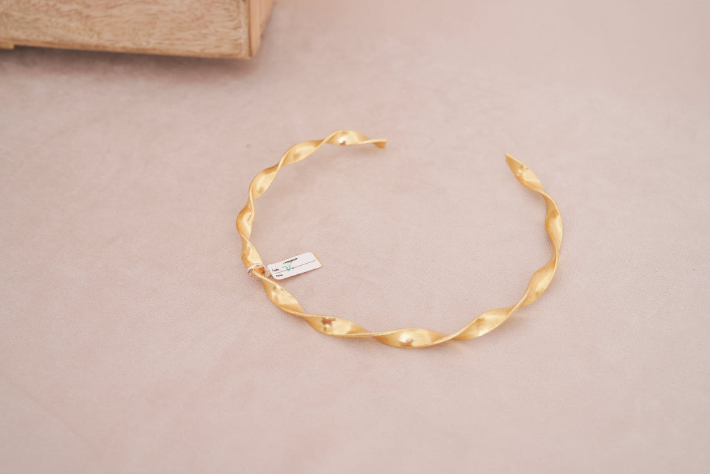 Twisted Gold Ribbon Choker With Ruby Accents